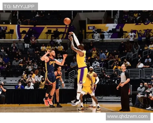 勇士与湖人今日精彩对决回放全程回顾与精彩瞬间分析 勇士与湖人今日精彩对决回放全程回顾与精彩瞬间分析